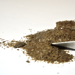 Wosk Karnauba (carnauba) 100gram, tłustoszary, najtwardszy spośród wosków, Noris East